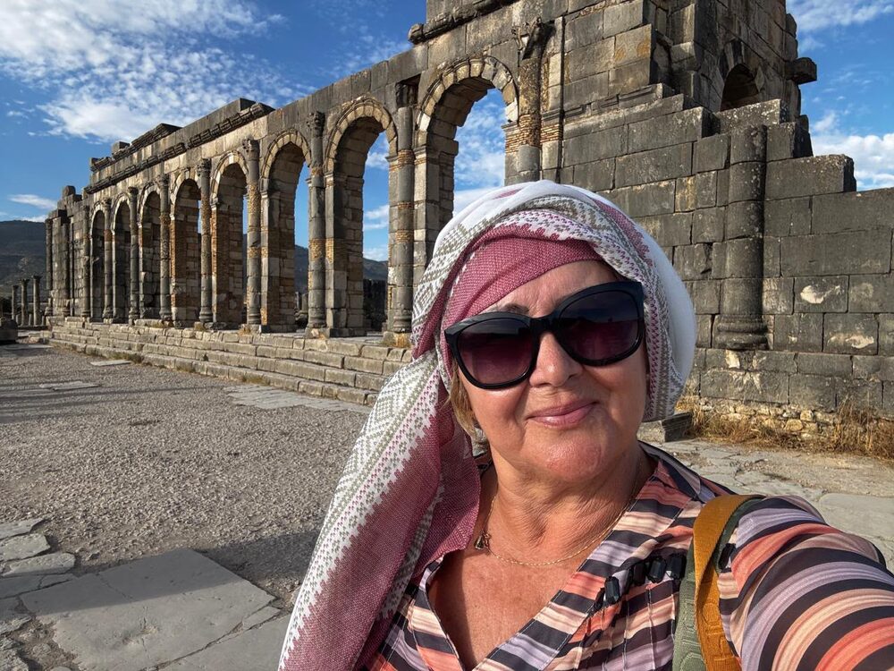 Nossos viajantes conhecendo o Marrocos - ruínas de Volubilis
